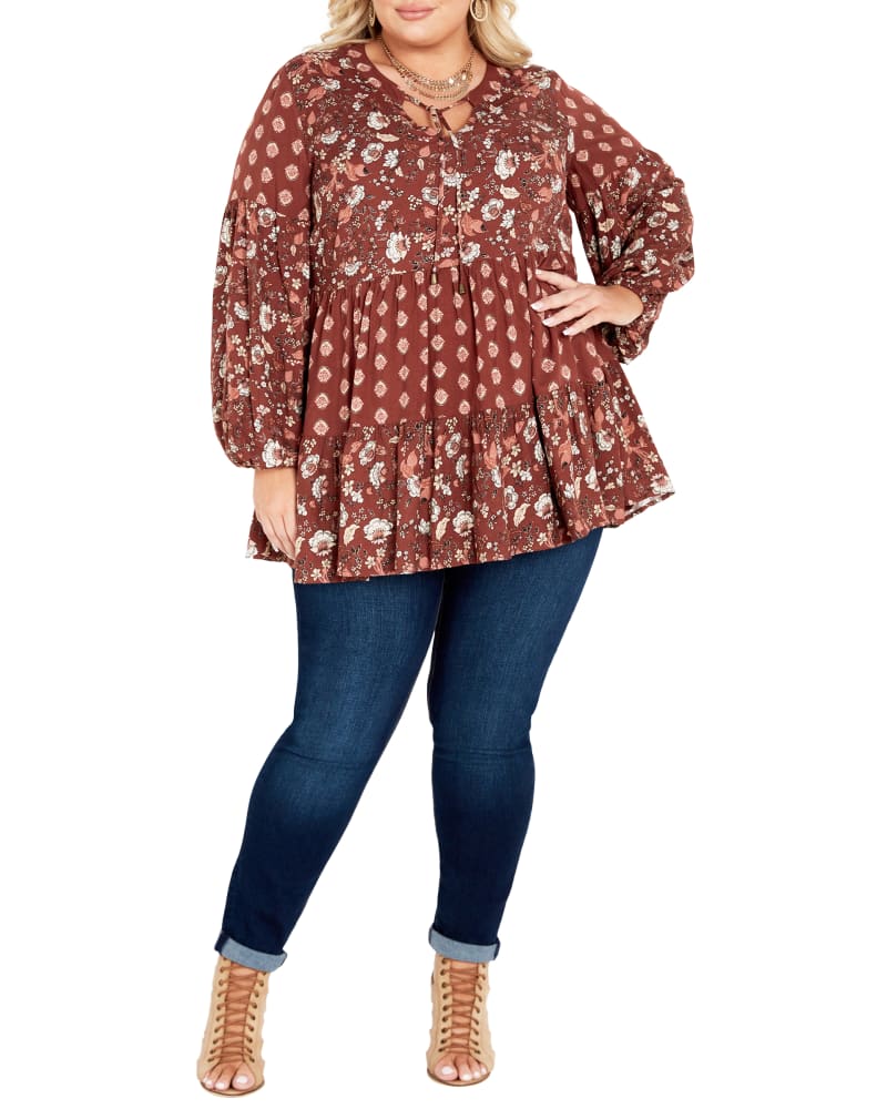 Front of a model wearing a size 20 TUNIC MARA in Rust Splice by avenue. | dia_product_style_image_id:320238